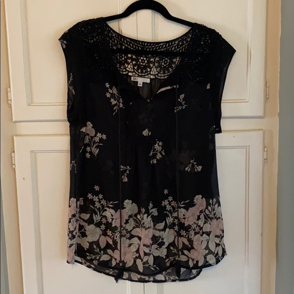 Sheet cap sleeve blouse